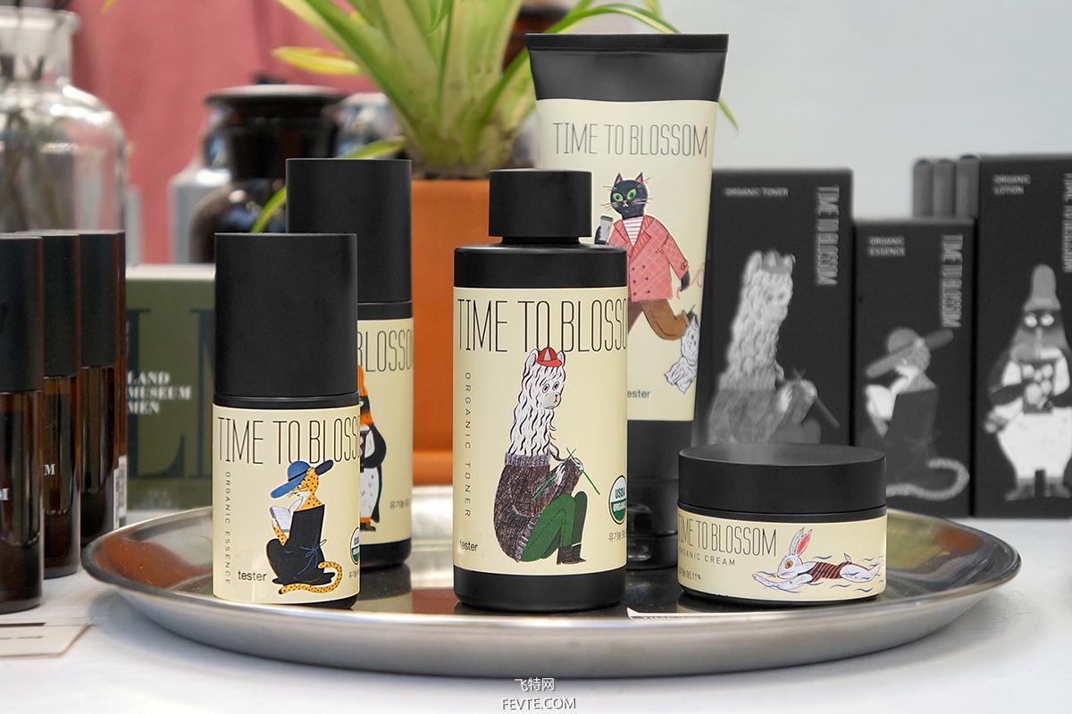 亞克力化妝品瓶子生產(chǎn)廠家告訴你，聚酯塑料PET瓶的開發(fā)與應(yīng)用