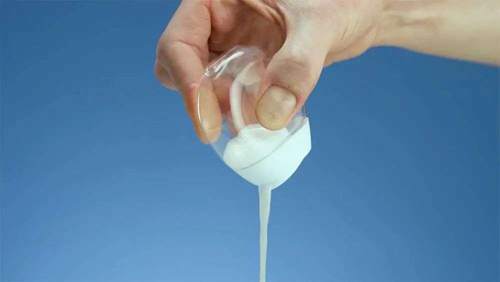 再也不用「擠牙膏」，高露潔換上的「潤滑劑」包裝，讓牙膏從此一滴不剩