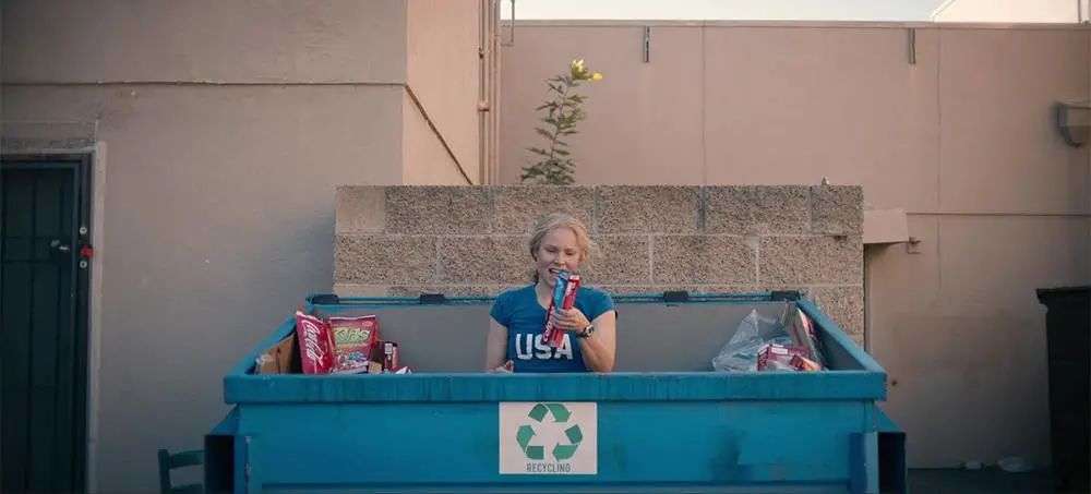 再也不用「擠牙膏」，高露潔換上的「潤滑劑」包裝，讓牙膏從此一滴不剩