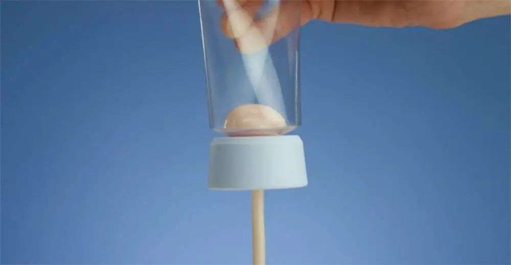 再也不用「擠牙膏」，高露潔換上的「潤滑劑」包裝，讓牙膏從此一滴不剩